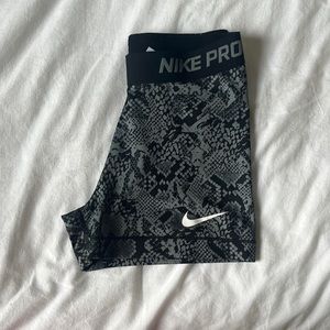 Nike pros size small